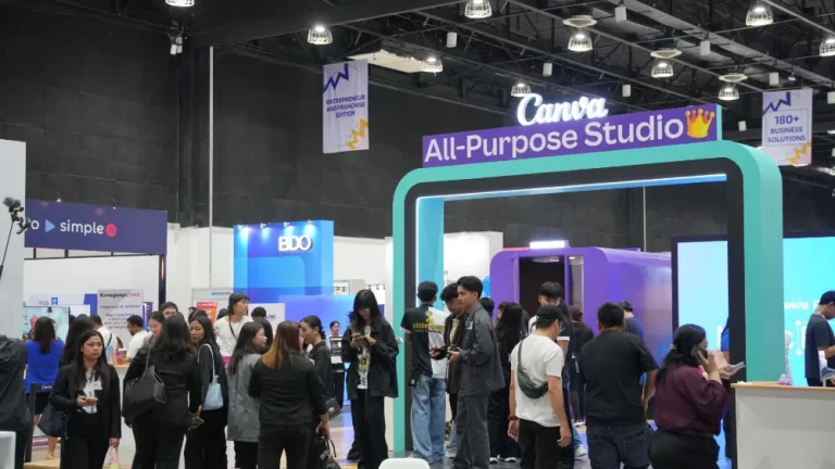 SME owners visiting exhibitor booths offering business solutions and technologies during the 17th PHILSME Expo.